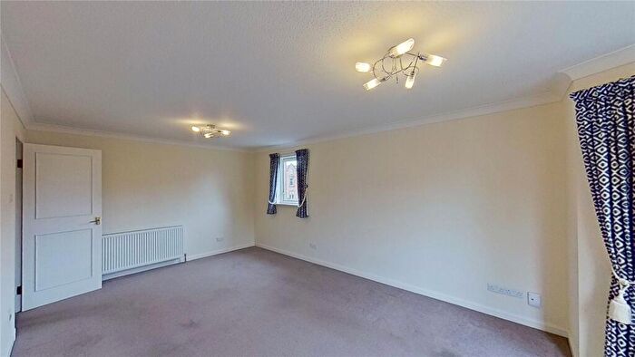2 Bedroom Flat To Rent In Caithness Place, Edinburgh, EH5