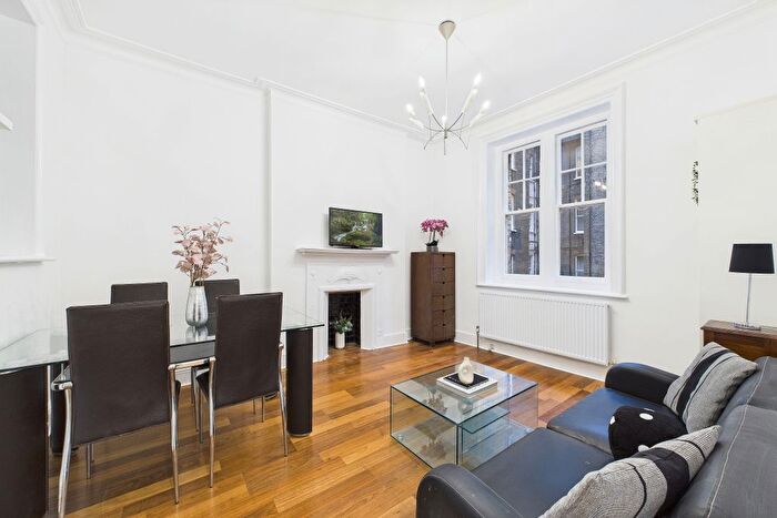 2 Bedroom Flat For Sale In Cathedral Mansions, Vauxhall Bridge Road, Westminster, London, SW1V