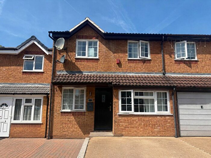 4 Bedroom Terraced House For Sale In Lowestoft Drive, Slough, Berkshire, SL1