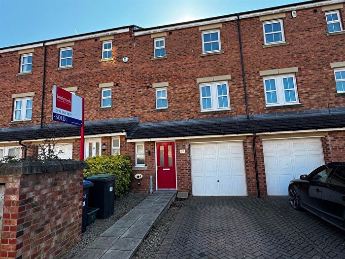 4 Bedroom Town House To Rent In Herons Court, Durham, DH1