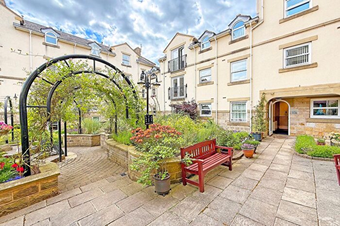 2 Bedroom Flat For Sale In Church Square, Church Square Mansions Church Square, HG1