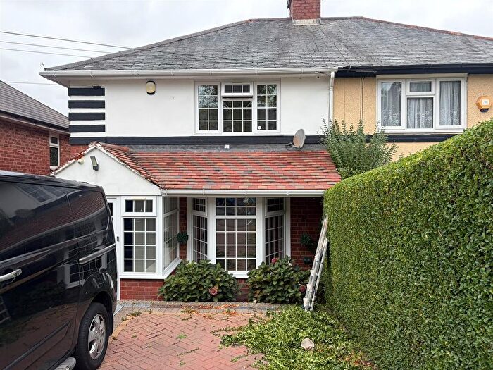 3 Bedroom Semi Detached House To Rent In Woodhouse Road, Quinton, Birmingham, B32