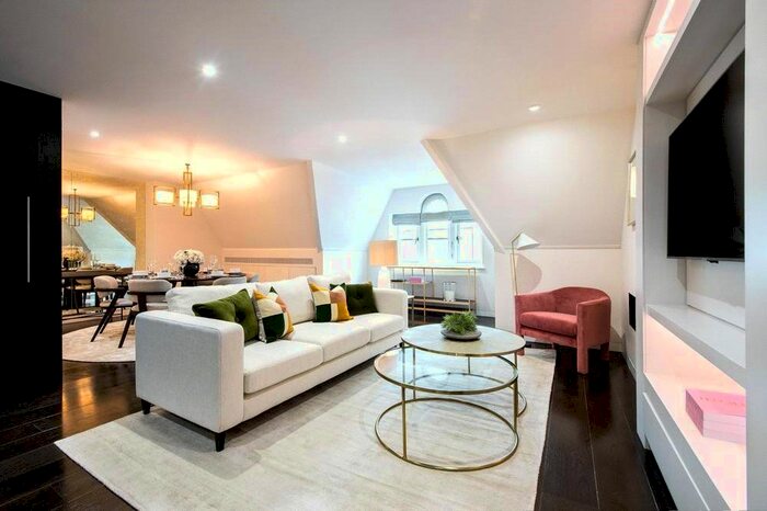 2 Bedroom Flat To Rent In Duke Street, Mayfair, W1K
