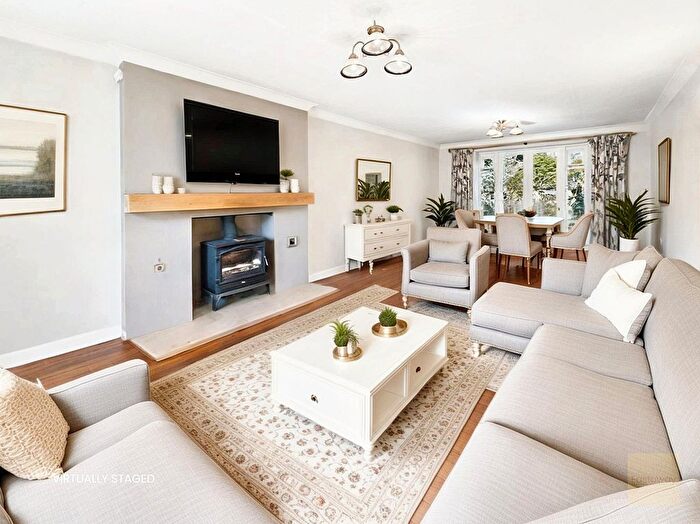 5 Bedroom Property For Sale In Aldgate Court, Ketton, PE9