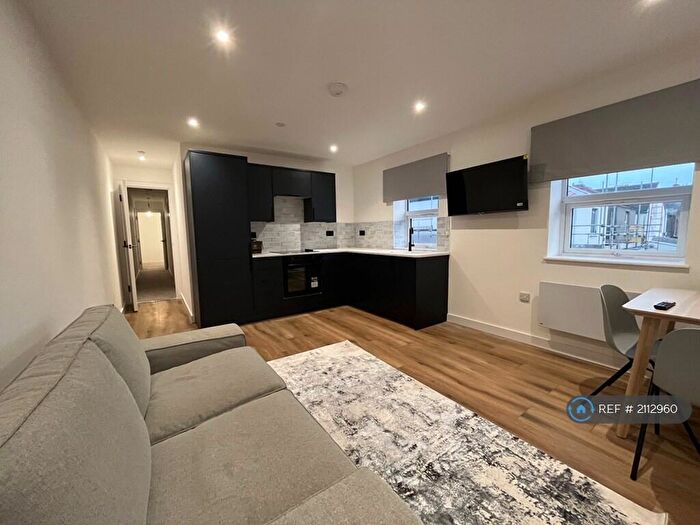 2 Bedroom Flat To Rent In Penarth Road, Cardiff, CF11