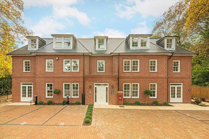 2 Bedroom Flat To Rent In St. Georges Avenue, Weybridge, KT13