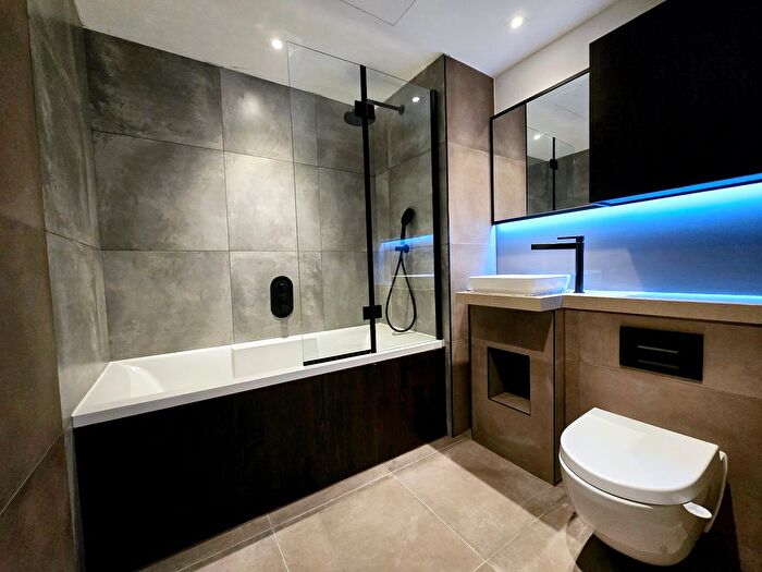 2 Bedroom Flat For Sale In Exchange Gardens, Vauxhall, SW8