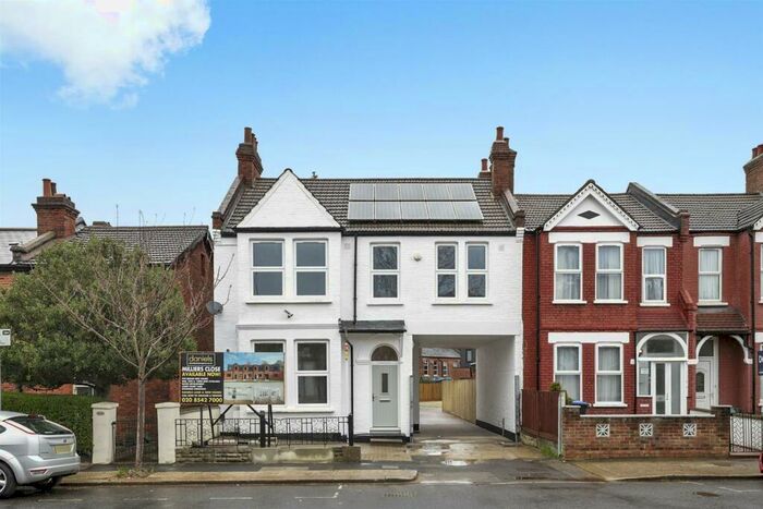 3 Bedroom Flat To Rent In Parkfield Road, Willesden, London, NW10