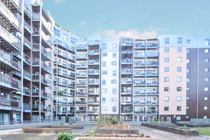 3 Bedroom Flat To Rent In Seren Park Gardens London, SE3