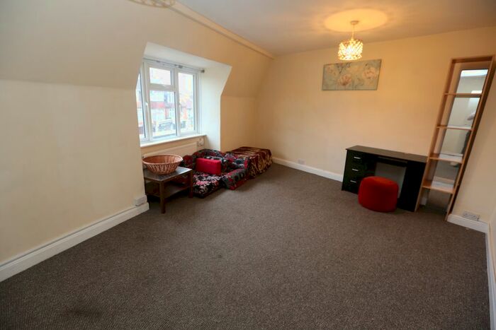 4 Bedroom Flat To Rent In High Road, Harrow Weald, Harrow, HA3
