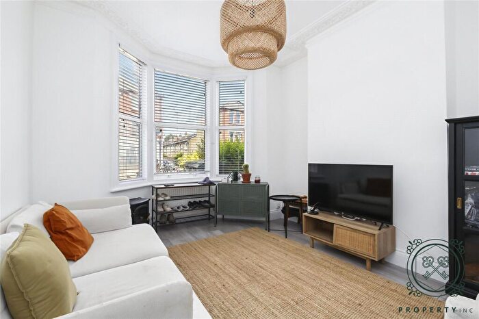 6 Bedroom Terraced House To Rent In White Hart Lane, London, N22