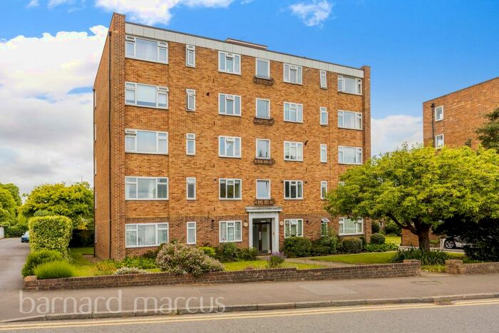 2 Bedroom Apartment To Rent In Shotfield, Wallington, SM6