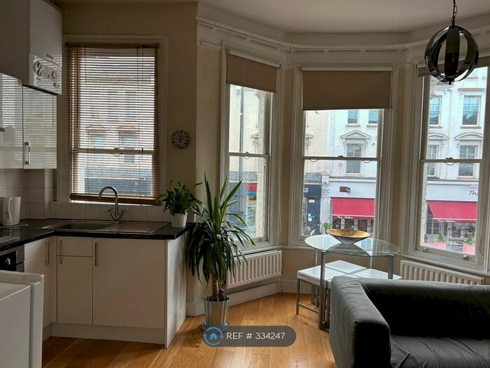 2 Bedroom Flat To Rent In Battersea Rise, London, SW11