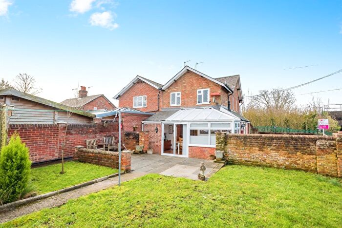 3 Bedroom Semi-Detached House For Sale In Ferry Road, South Stoke, Reading, RG8