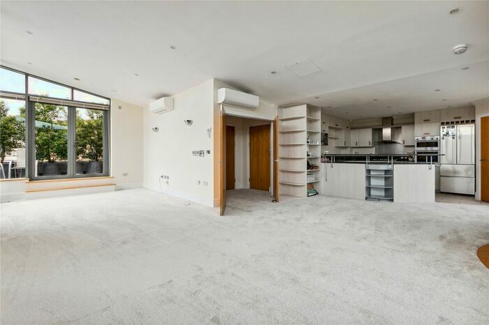 3 Bedroom Flat To Rent In Barnes Quarter, Tallow Road, Brentford, Middlesex, TW8