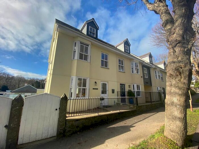 3 Bedroom End Of Terrace House To Rent In Alexandra Road, Penzance, TR18