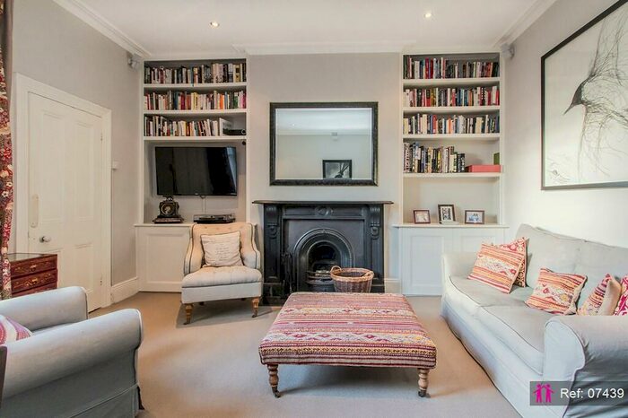 2 Bedroom Apartment To Rent In Peckham Rye, London, SE22