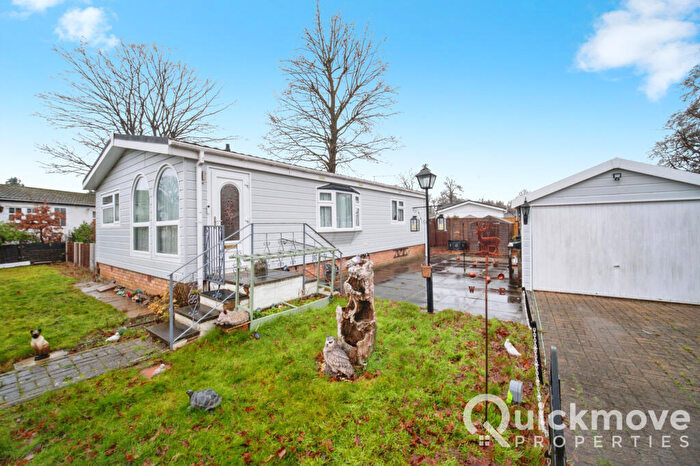 2 Bedroom Park Home For Sale In Bracknell, Berkshire, RG42