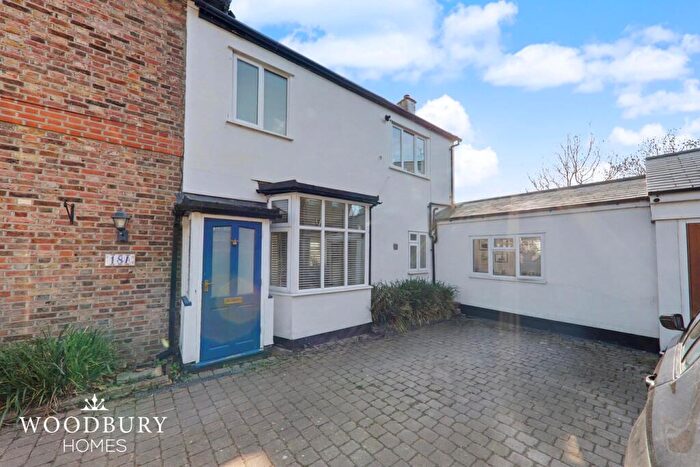 2 Bedroom Ground Maisonette For Sale In York Hill, Loughton, IG10