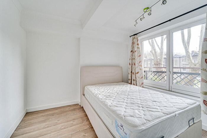 1 Bedroom Apartment For Sale In Milner Square, Barnsbury, London, N1 - Photo 5