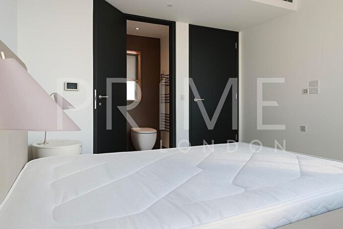 2 Bedroom Apartment For Sale In Amory Tower, Marsh Wall, Canary Wharf, E14