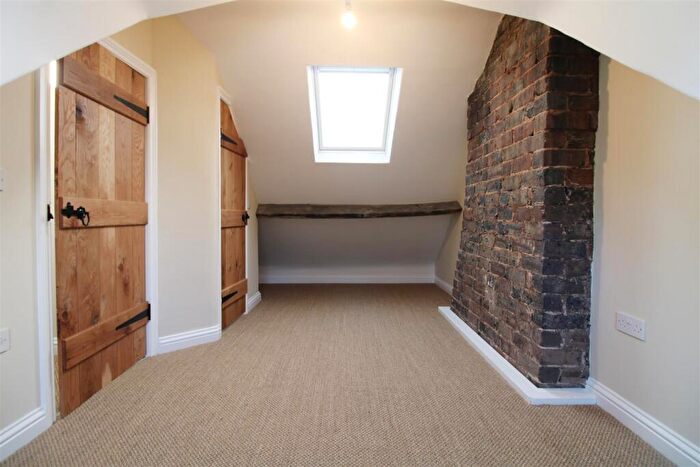 3 Bedroom End Of Terrace House For Sale In Enville Road, Kinver, DY7