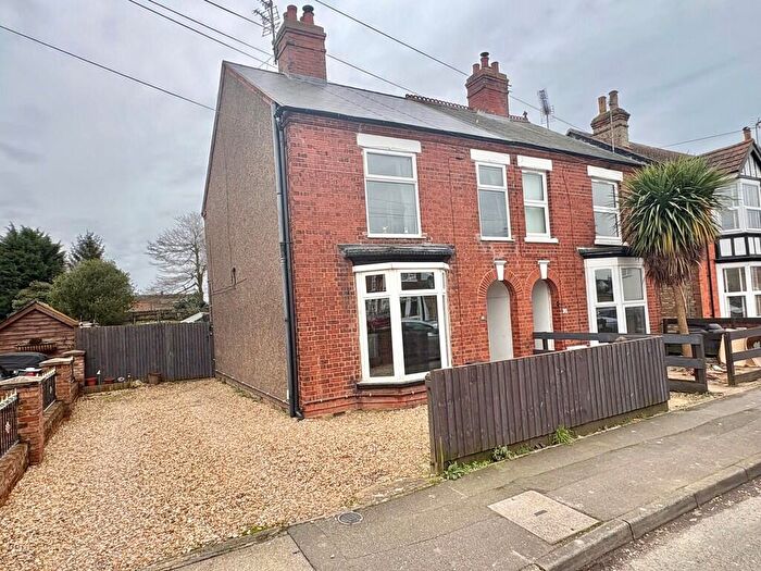3 Bedroom Semi Detached House For Sale In New Road, Sutton Bridge, PE12