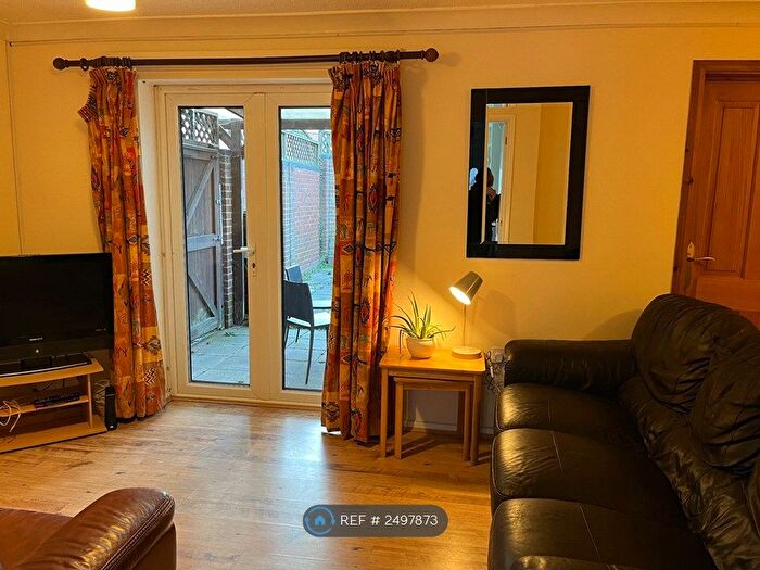 4 Bedroom Semi-Detached House To Rent In Goodhale Rd, Norwich, NR5