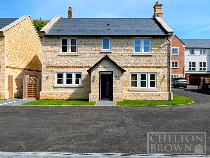 3 Bedroom Detached House For Sale In Castle Mews, Wellingborough, Northamptonshire, NN8
