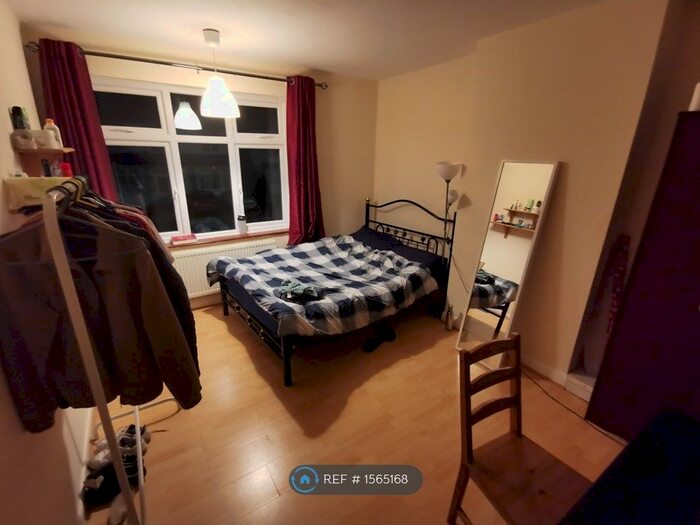 4 Bedroom Semi-Detached House To Rent In Fletcher Road, Beeston, Nottingham, NG9