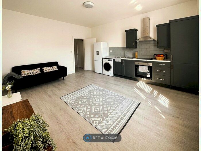 2 Bedroom Flat To Rent In Balmoral Road, Liverpool, L6