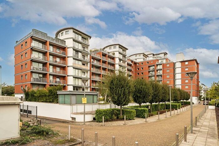 1 Bedroom Flat To Rent In Holland Gardens, Brentford, TW8