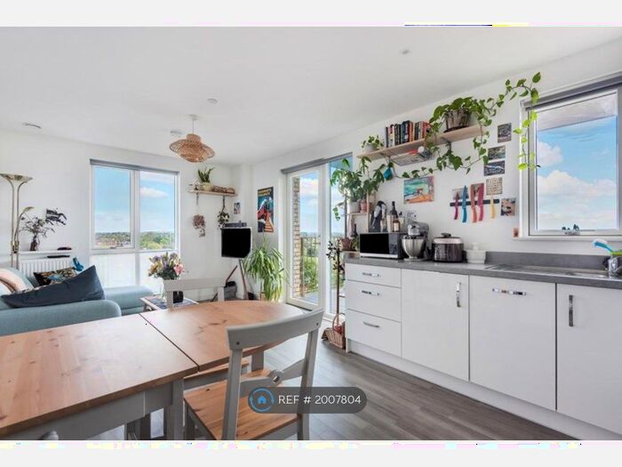 2 Bedroom Flat To Rent In Adenmore Road, London, SE6
