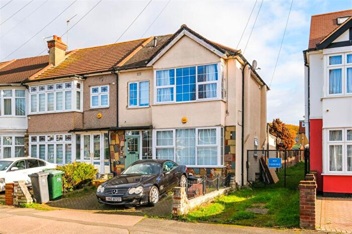 1 Bedroom Flat To Rent In Ainslie Wood Gardens, Chingford, E4