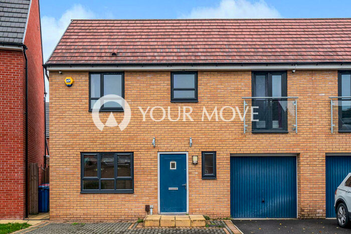 3 Bedroom Semi-Detached House To Rent In River View Drive, Salford, Greater Manchester, M7