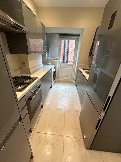 2 Bedroom Flat To Rent In Queens Road, London, NW4