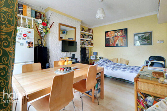 2 Bedroom Maisonette For Sale In Wembley Park, HA9