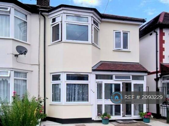 3 Bedroom Semi-Detached House To Rent In Wards Road, London, IG2