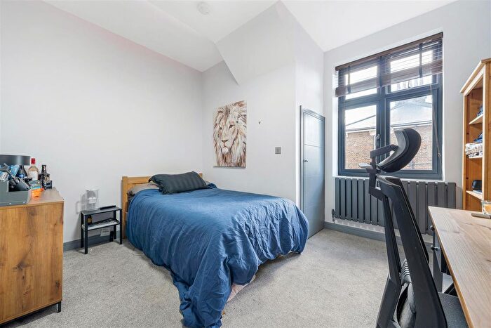 3 Bedroom Flat For Sale In Maple Road, Penge, London, SE20