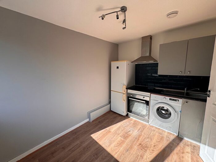2 Bedroom Flat To Rent In Falconers Road, Luton, LU2