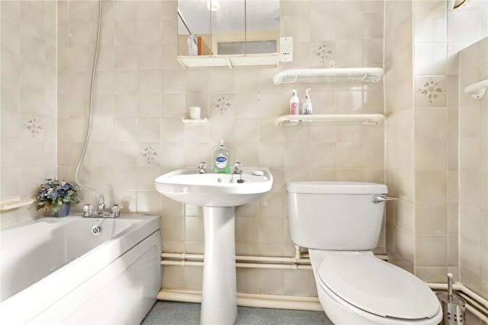 2 Bedroom Bungalow For Sale In Cacklebury Close, Hailsham, East Sussex, BN27