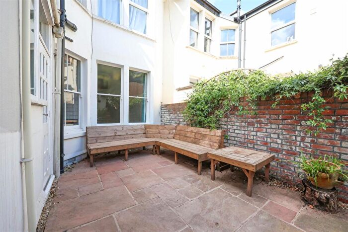 2 Bedroom Flat For Sale In Claremont Avenue, Bishopston, Bristol, BS7