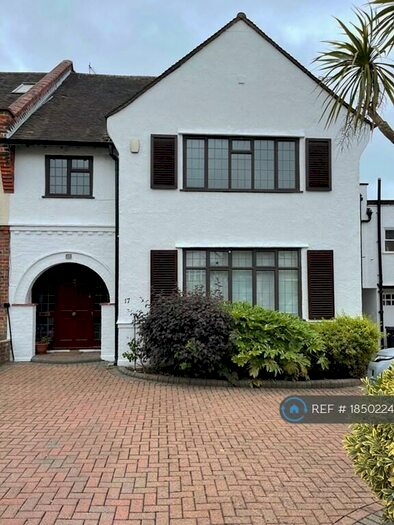 5 Bedroom Semi-Detached House To Rent In Forestdale, London, N14