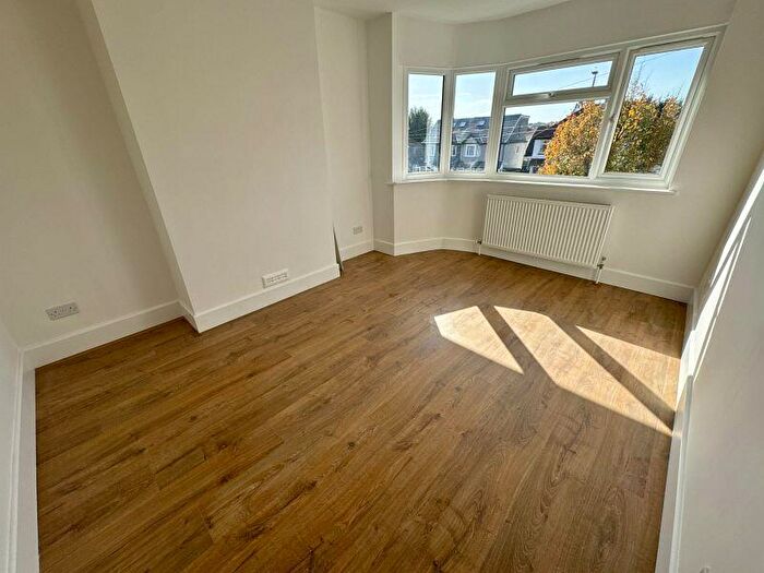 2 Bedroom Flat To Rent In Wrythe Lane, Carshalton, Sutton, SM5