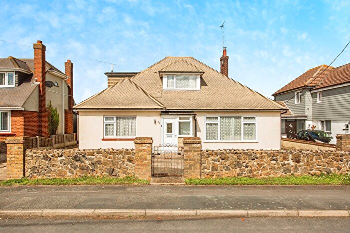 4 Bedroom Detached House For Sale In Lingfield Drive, Rochford, Essex, SS4