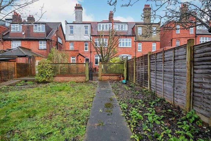 Apartment To Rent In Albion Road, Sutton, Surrey, SM2