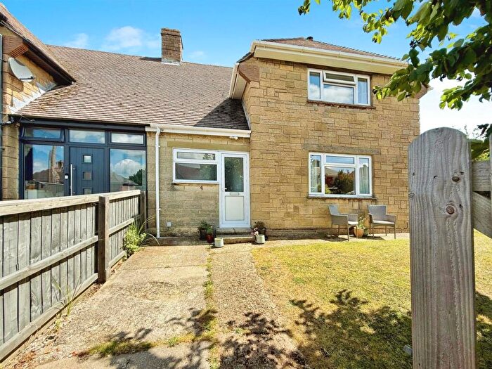 3 Bedroom Semi-Detached House For Sale In Beatrice Avenue, PO32