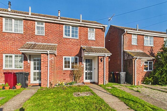 1 Bedroom End Of Terrace House For Sale In Buckingham Drive, Chichester, PO19