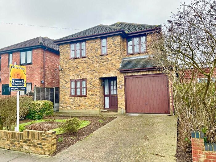 4 Bedroom Detached House For Sale In Scarborough Drive, Leigh-On-Sea, Essex, SS9