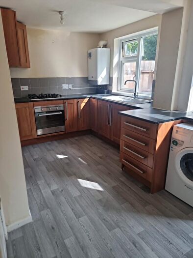 4 Bedroom Semi-Detached House To Rent In St Helens Road, Leamington Spa, CV31